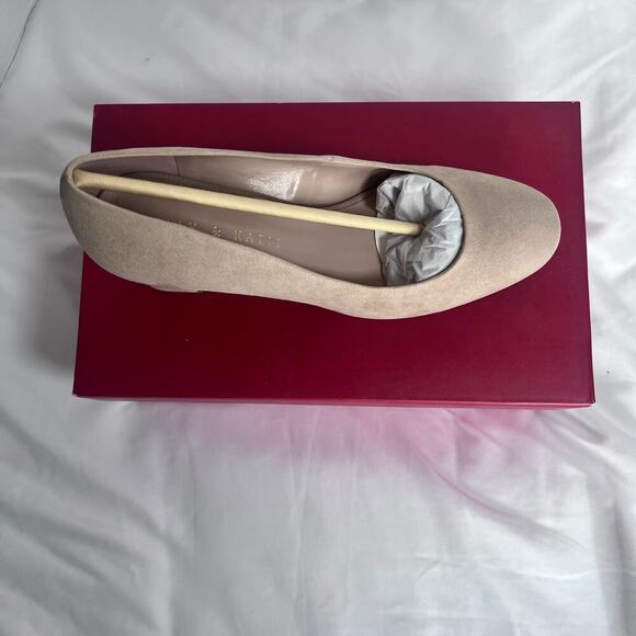 ✨Kelly & Katie Comfort Womens Pumps 8M Light Taupe Microsuede Block Heel NWT - Picture 3 of 5
